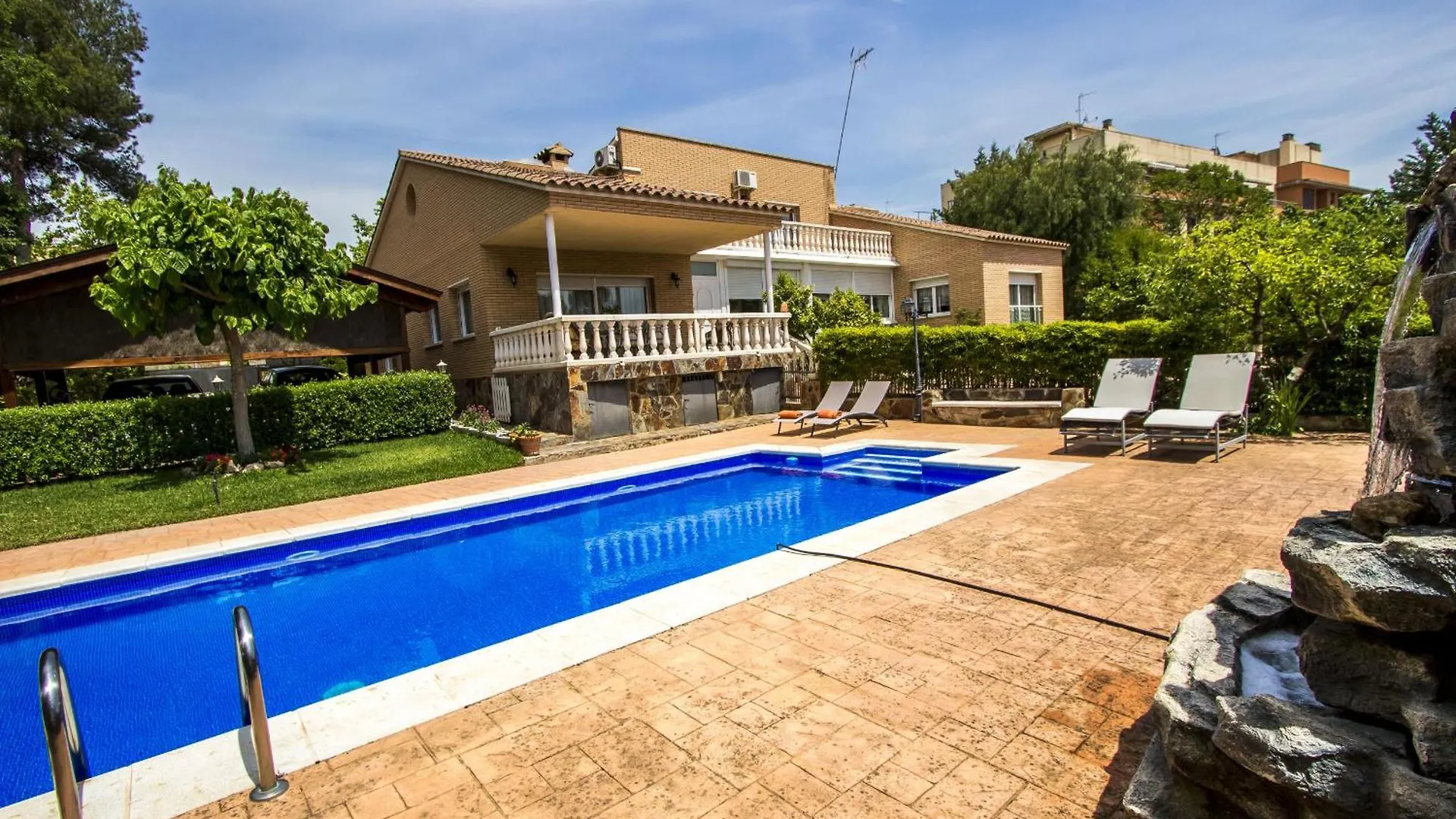 Nature, Pool, Tennis, Aircon Only 15 Minutes To Barcelona! Sabadell
