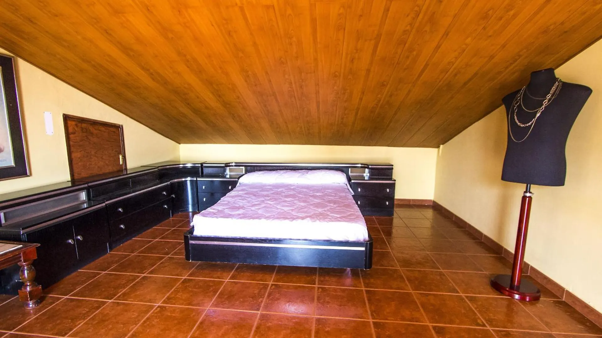 Villa Nature, Pool, Tennis, Aircon Only 15 Minutes To Barcelona! Sabadell