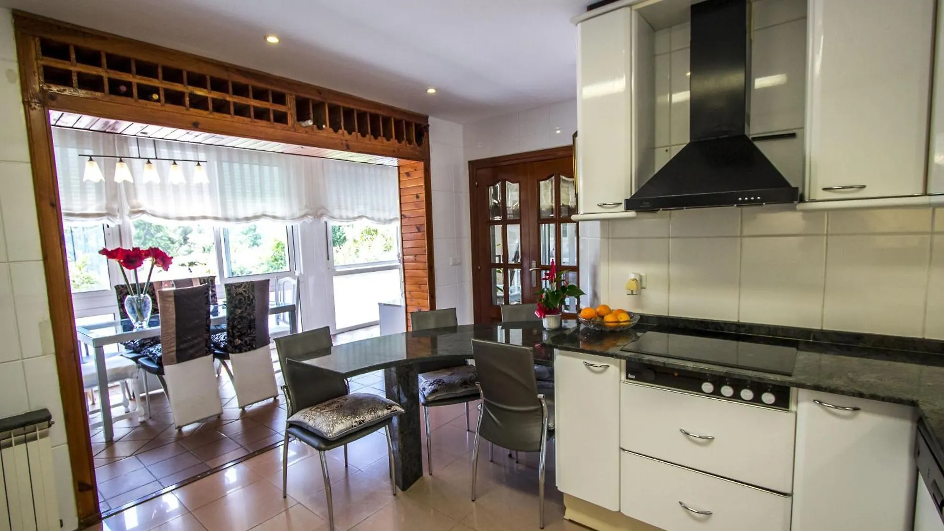 Nature, Pool, Tennis, Aircon Only 15 Minutes To Barcelona! Sabadell Spain