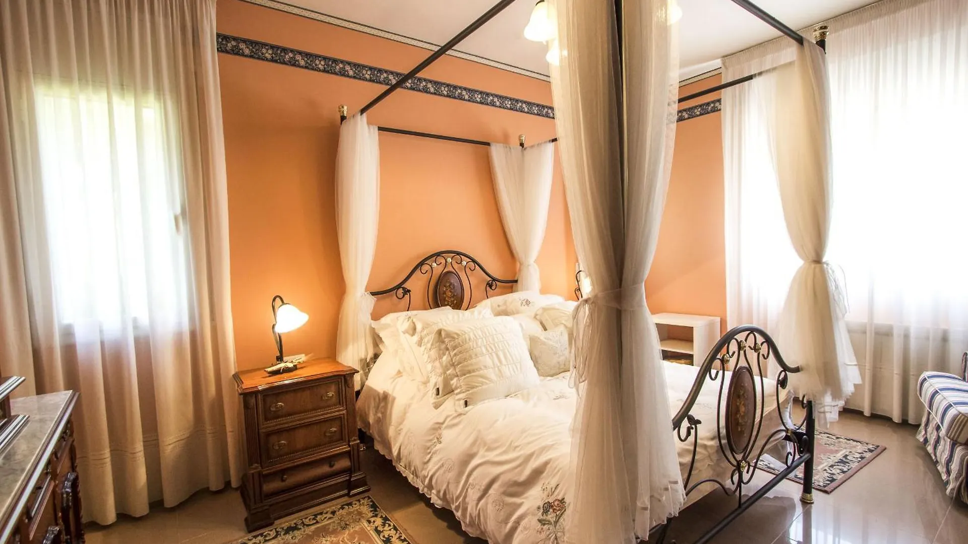 Villa Nature, Pool, Tennis, Aircon Only 15 Minutes To Barcelona! Sabadell Spain