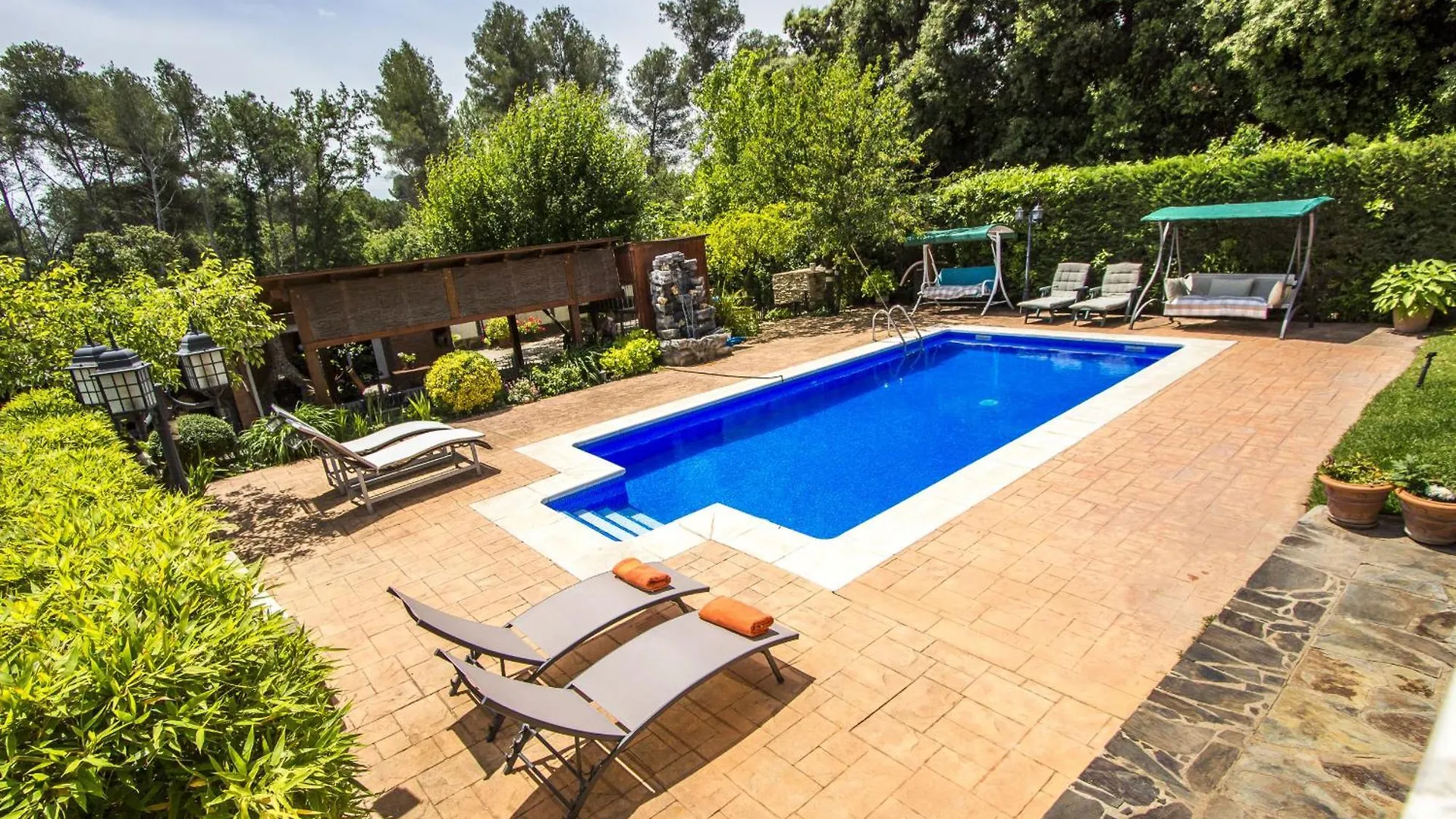 Nature, Pool, Tennis, Aircon Only 15 Minutes To Barcelona! Sabadell