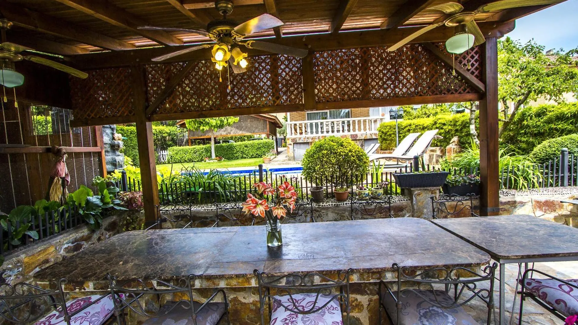 Nature, Pool, Tennis, Aircon Only 15 Minutes To Barcelona! Sabadell Villa